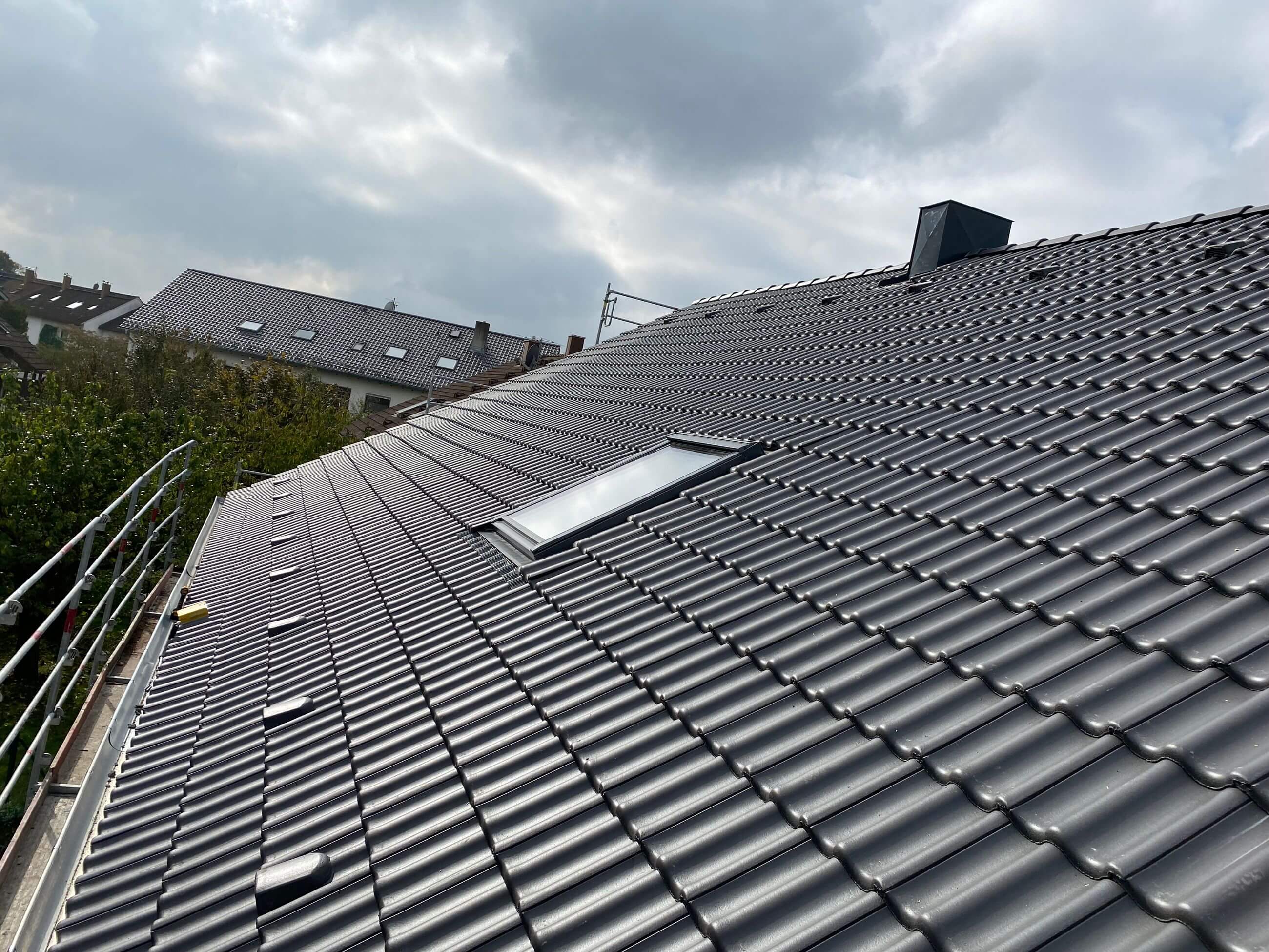  Neu eingedecktes Dach nach einer Dachsanierung durch Holzmontagebau Jurgeleit 