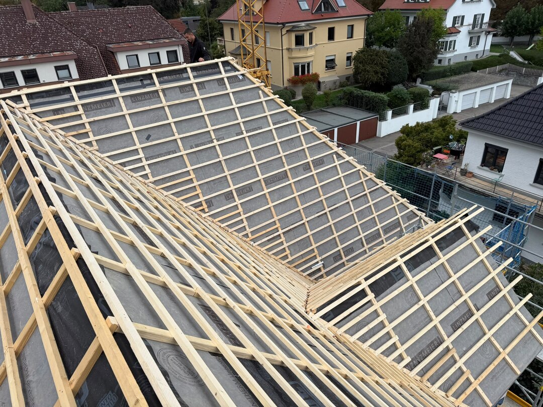  Dacheindeckung im Rahmen eines Holzbauprojekts in Roggenburg 