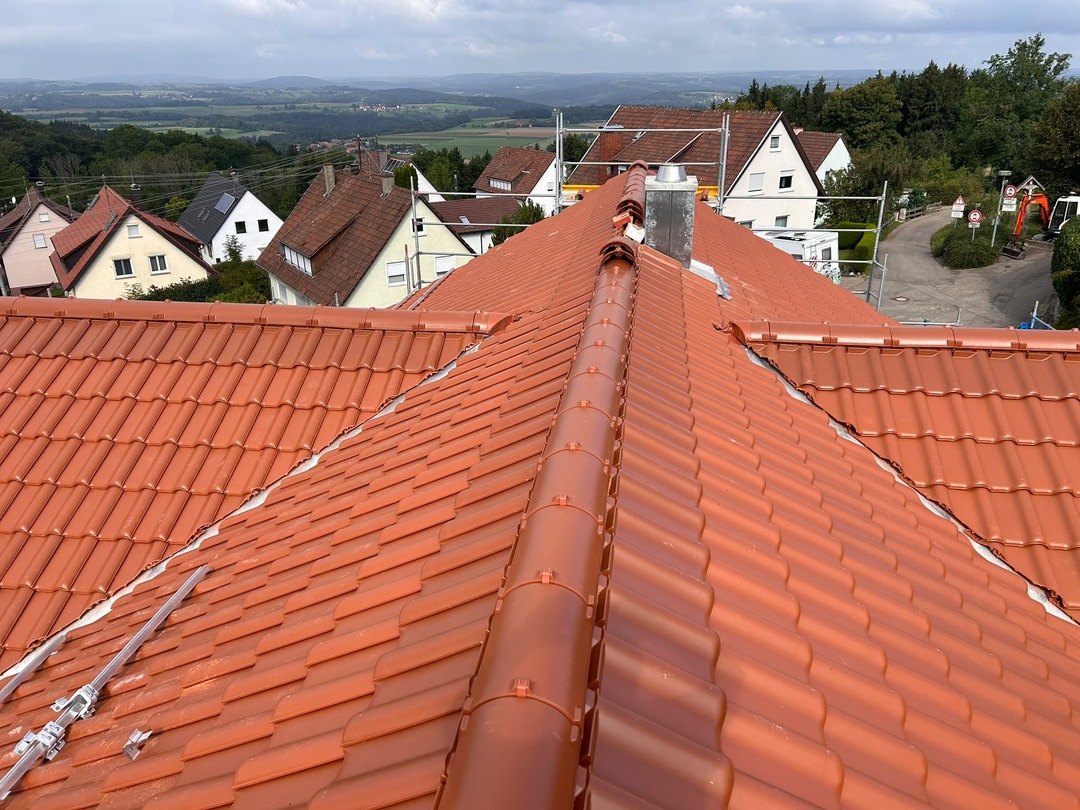  Ansicht roter Dachziegel bei einem Projekt von Jurgeleit Roggenburg 