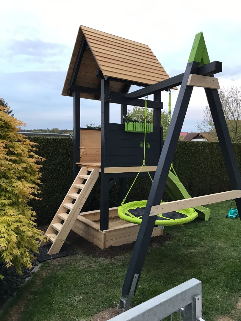  Individuell gefertigtes Kinder Spielehaus von Holzmontagebau Jurgeleit in Roggenburg 