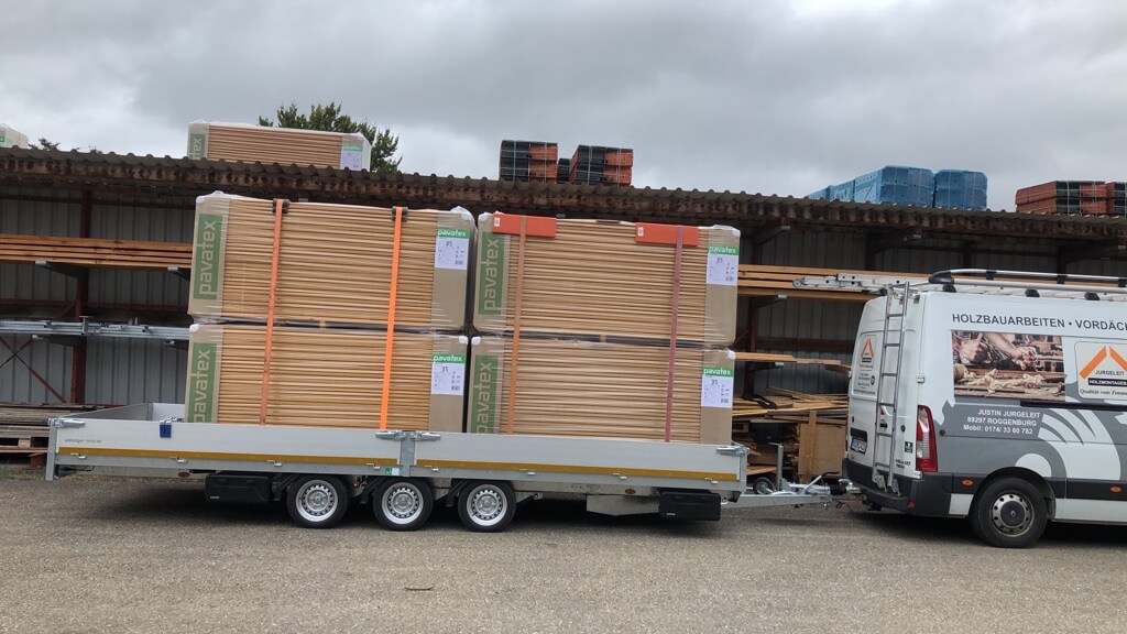  Transport von Holzelementen für die Montage mit Holzmontagebau Jurgeleit in Roggenburg 