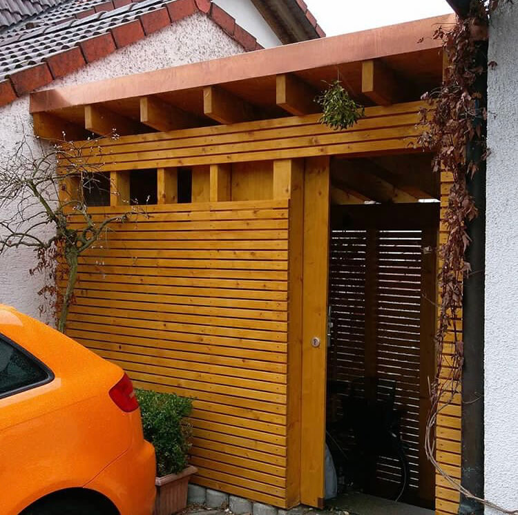  Blechdach eines Holz-Carports mit individueller Spenglerarbeit von Holzmontagebau Jurgeleit 
